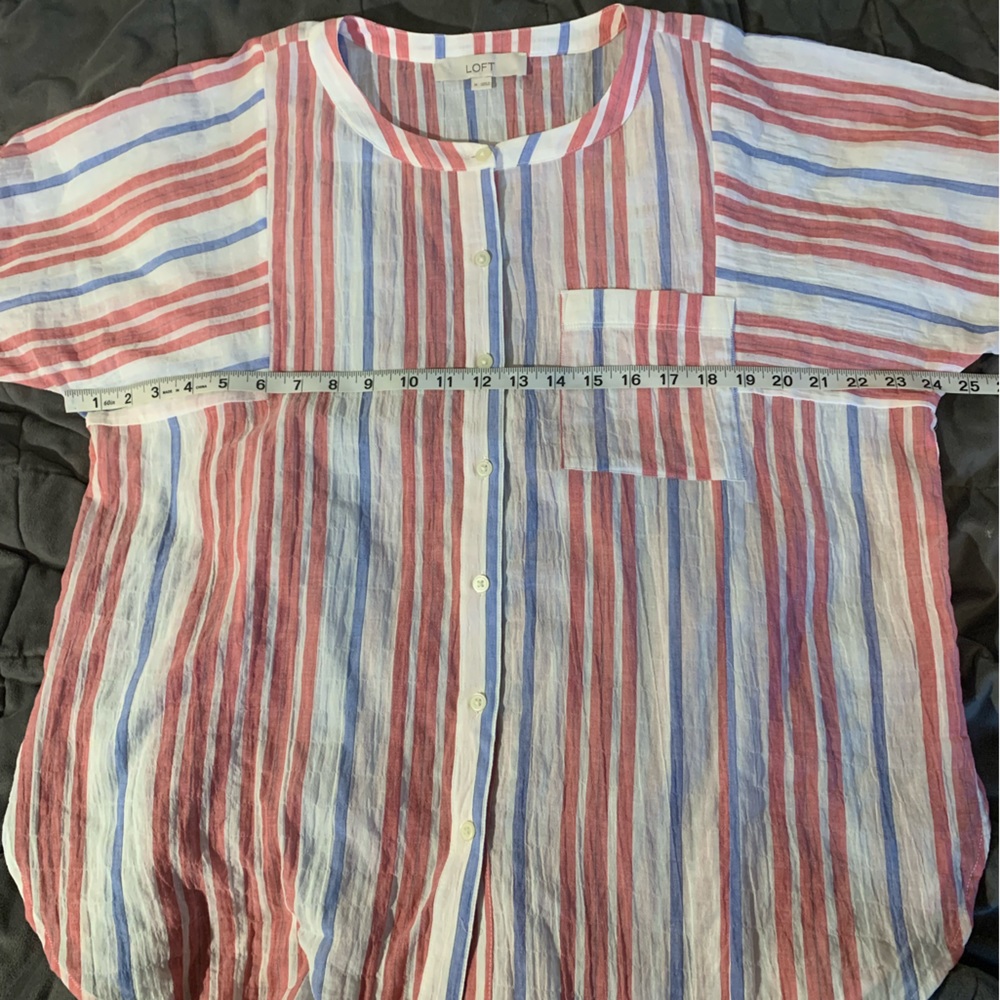 LOFT red white and blue Gauzy button down top - Picture 5 of 9